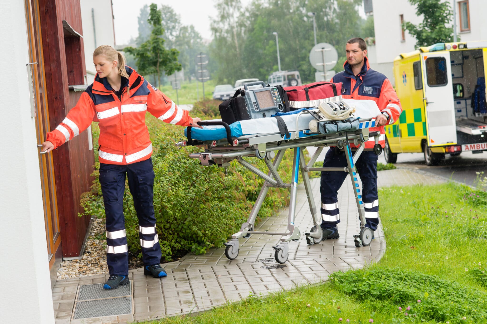 how-much-do-emts-paramedics-make-hospitalcareers